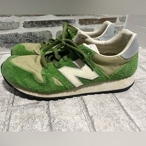 New Balance j crew 520 Classics Green Mens Size 8.5